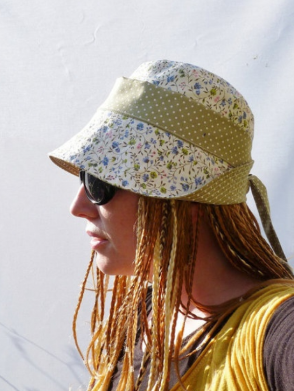 Topi sun hat dengan motif bunga yang indah